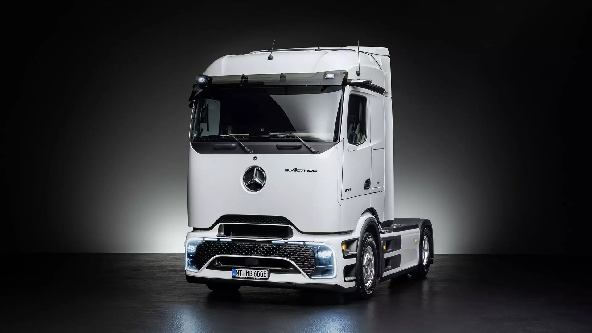 آینده ایمنی کامیون ها اینجاست بنز eActros 600 غوغا کرد